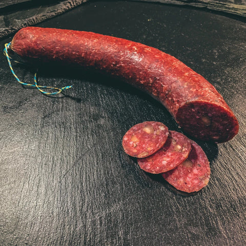 Salami mit Walnuss und Haselnuss